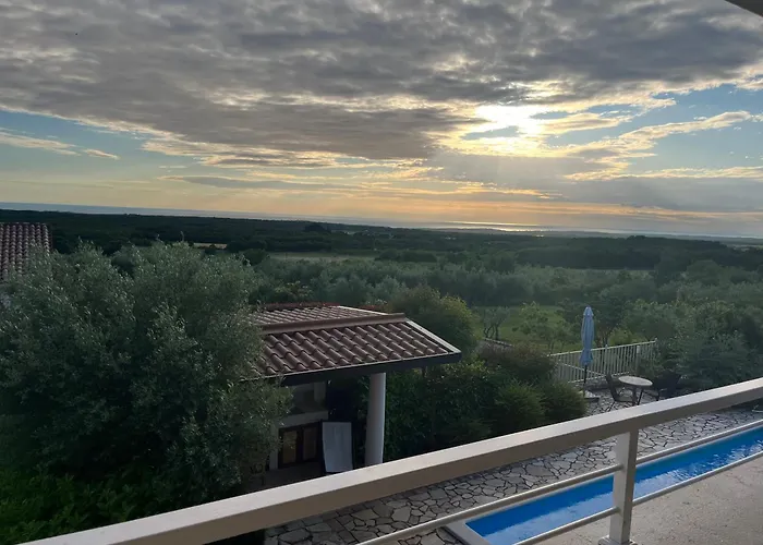 Villa Dolcevita At Barat With Private Pool